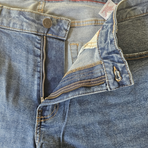 Izod Saltwater Jeans Size 38 X 29 Straight Leg Comfort Stretch Medium Wash NWT - Picture 4 of 15